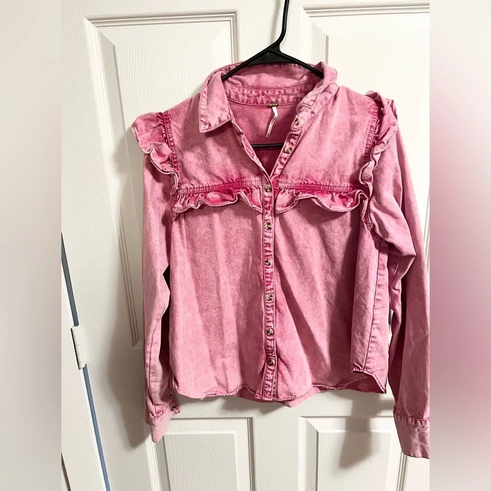 FREE PEOPLE PINK RUFFLE BUTTON-UP SHIRT rare size XS